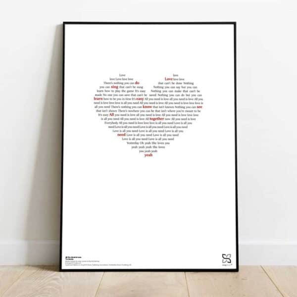 Dekorativ musikplakat med The Beatles' legendariske hit "All you need is love" opsat i grafisk form, så teksten danner et billede af et hjerte.