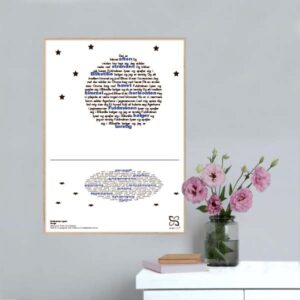 Smuk plakat med Gnags' tekst "Fuldmånen lyser" opsat i grafisk form, som danner en fuldmåne, der spejles i vand.