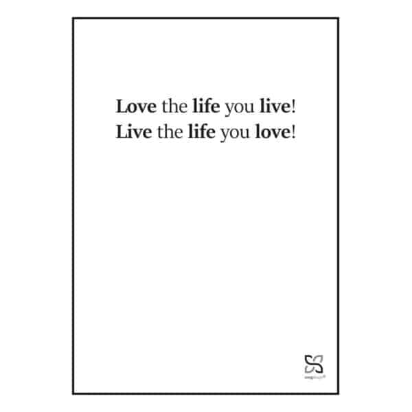 Plakat med "Love the life you live" - en enkel plakat i sort/hvid.