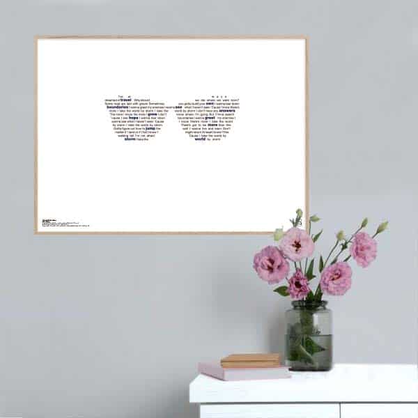 Enkel og ikonisk plakat med Lukas Graham hittet "take the world by storm" opsat i grafisk form, som danner et par solbriller.