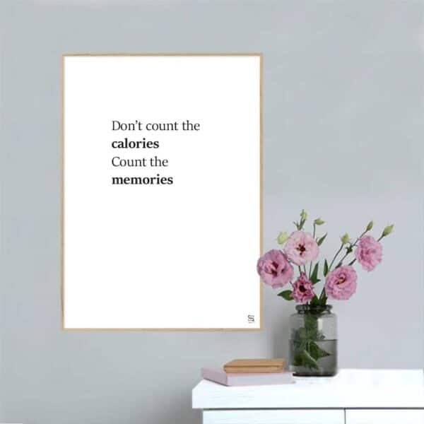 Plakat med "Don't count the calories. Count the memories" - en enkel plakat i sort/hvid.